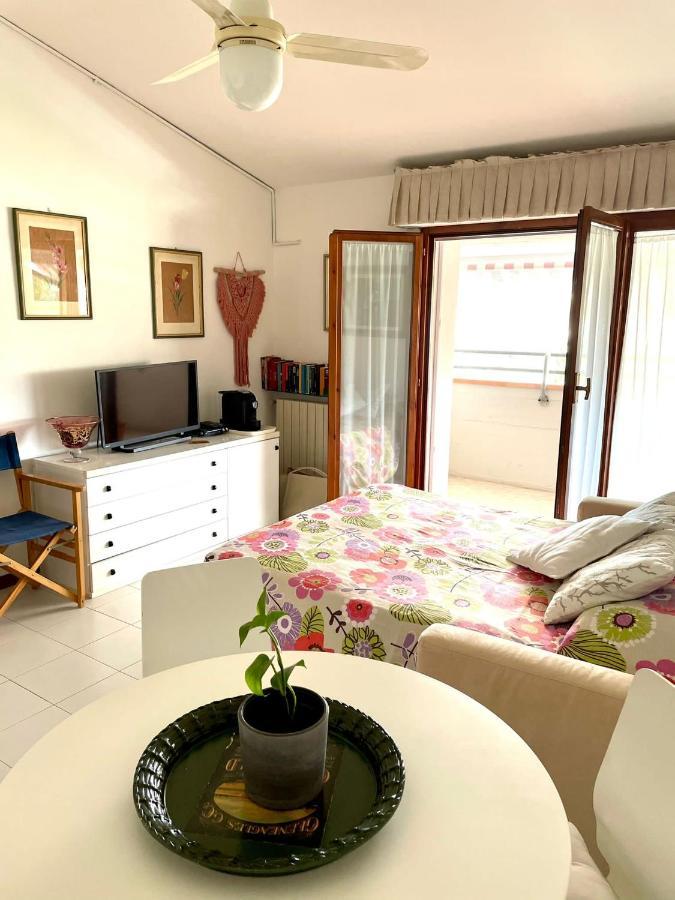 Giulia'S Apartment Viareggio Ngoại thất bức ảnh